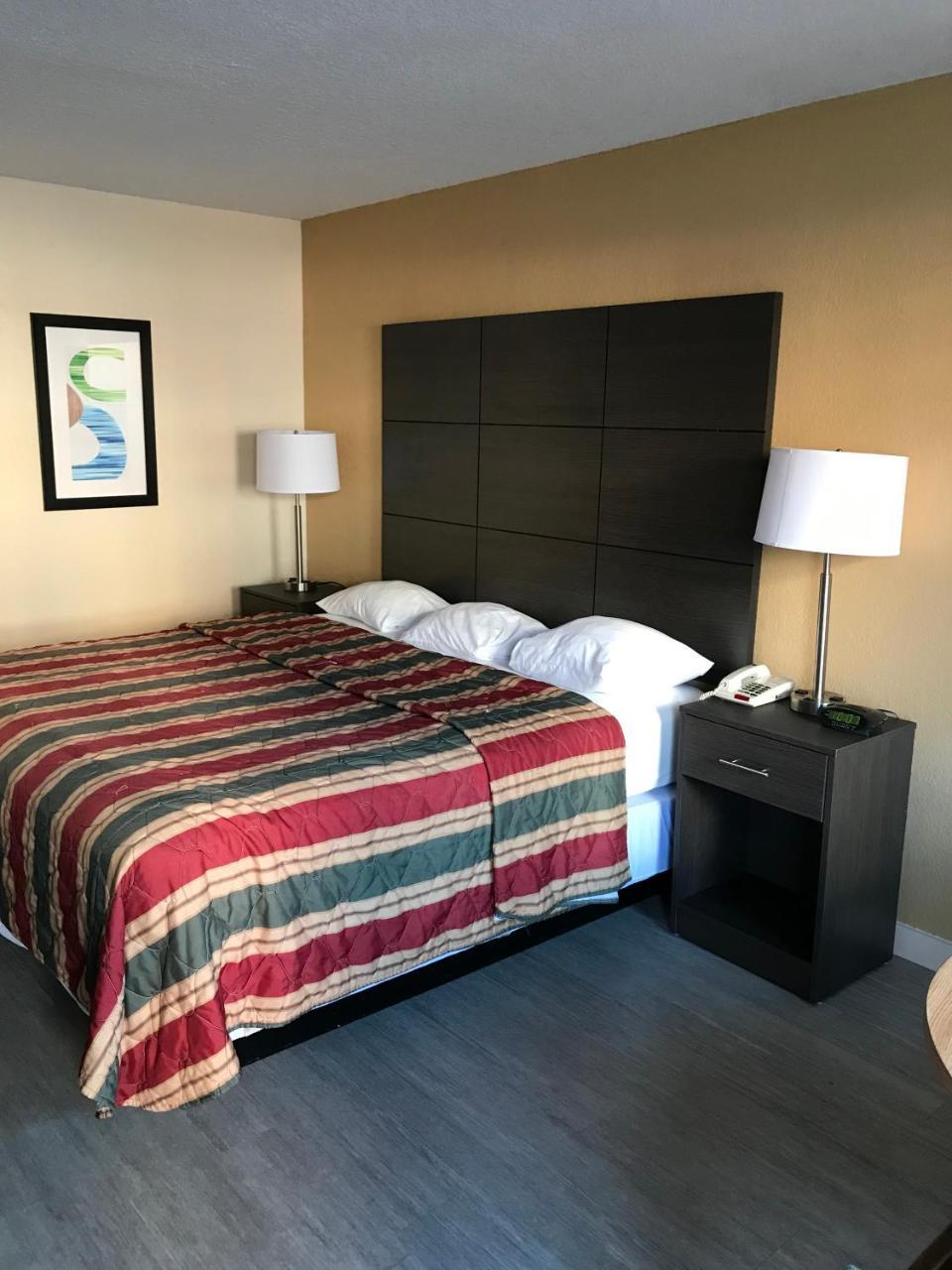 Sunset Inn Northlake Charlotte Ngoại thất bức ảnh